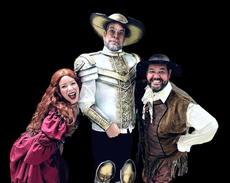 Profesores de teatro dan vida al musical Don Quijote para alumnos del sistema público y privado