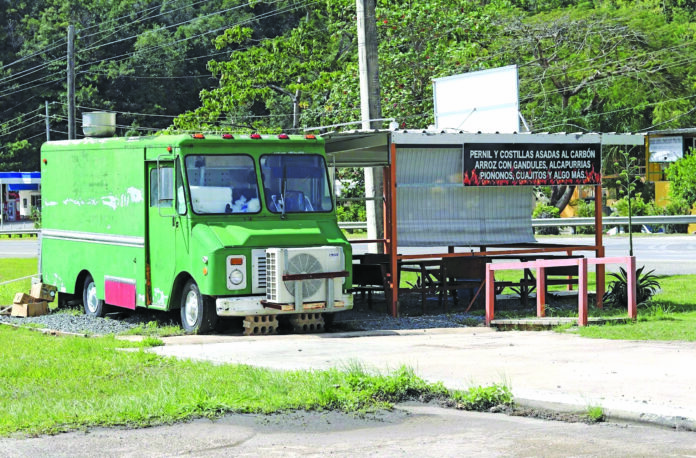 Comercios afectados por el cierre indefinido de la carretera 129 en Hatillo