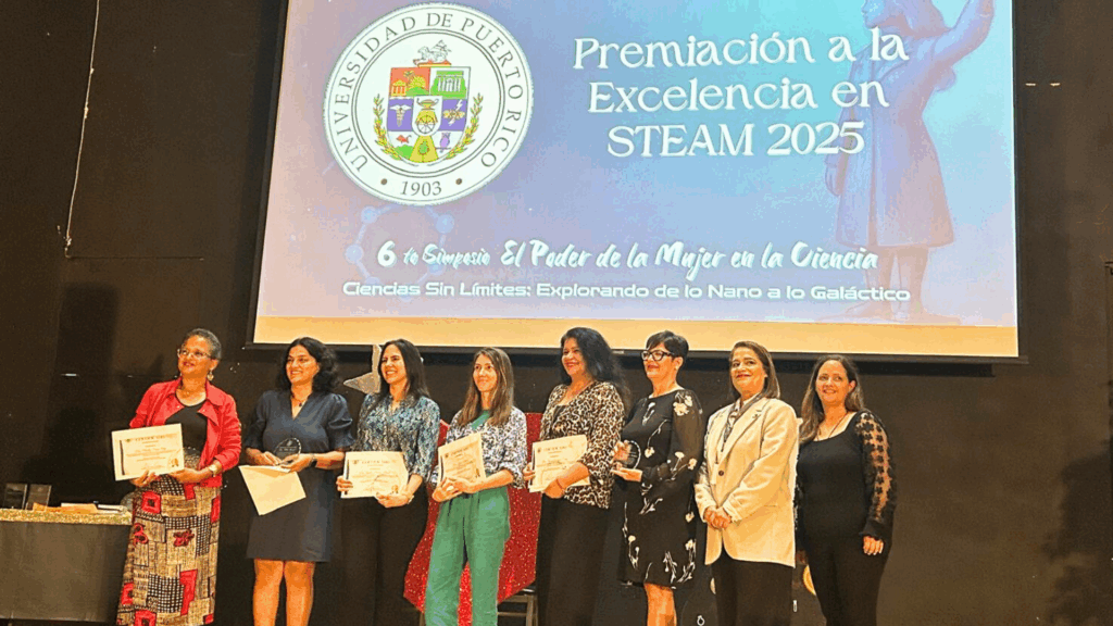Imagen actual: Entre las galardonadas se destacó la Dra. Liza V. Jimeėnez Rodriėguez, profesora del Departamento de Ciencias Naturales de la UPR Aguadilla, reconocida por su trayectoria, compromiso con la educacioėn y sus valios