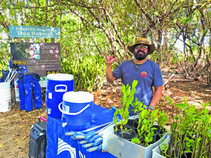 Gerente de programa de Surfrider Foundation Puerto Rico, Héctor Varela Vélez.