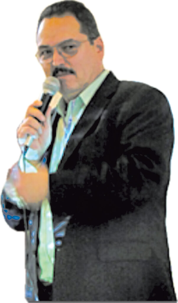 Dr. Edgar León Ayala