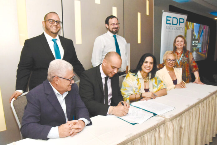 Firma de acuerdo entre HGC y EDP University