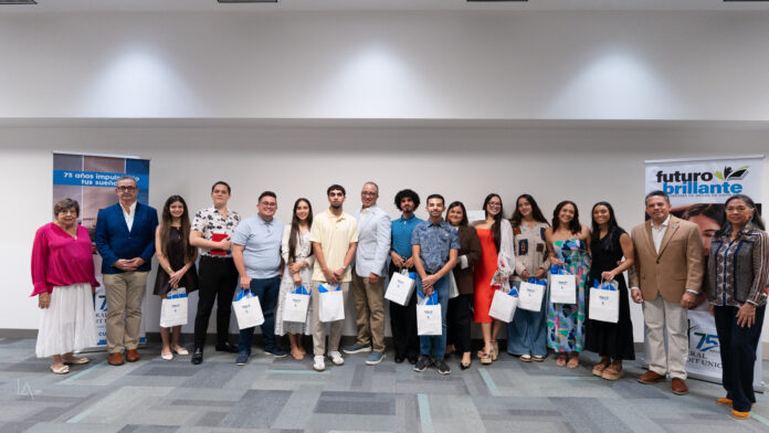 Foto VAPR Entrega Becas-2