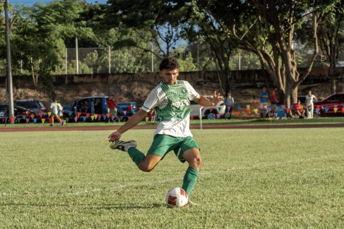 Los Tarzanes de la UPR de Mayagüez le quitaron la temporada perfecta a los Gallitos de la UPR de Río Piedras. (Foto_Ariana Rodríguez | LAI)