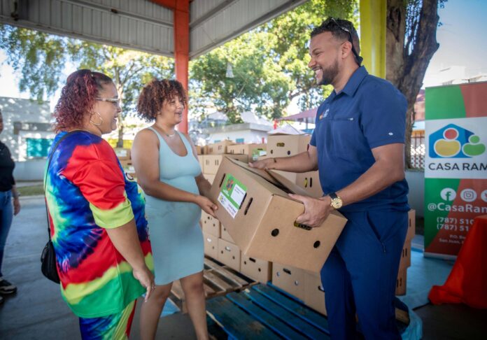 Marcos Santana entrega alimentos 1