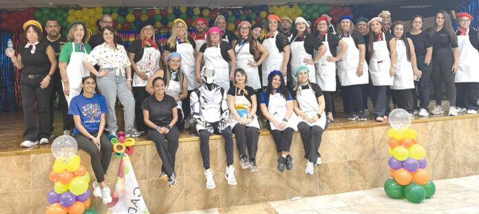 Personal del CSEE de Mayagüez junto a su directora, Profa. Limaris Olán y DJ King Arthur