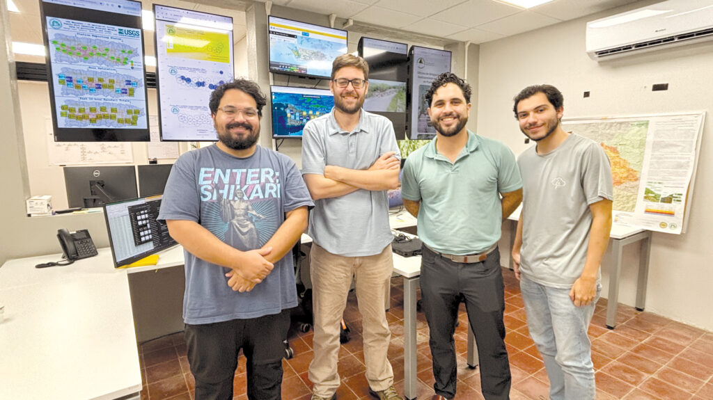 Hacen un esfuerzo por informar y preparar a los municipios y ciudadanos, con el fin de aumentar su nivel de alerta. 