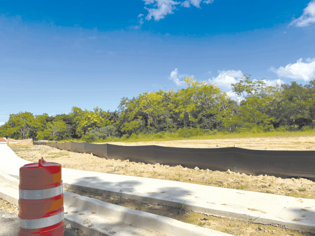 El proyecto propone la construcción de una vía para ciclistas y peatones