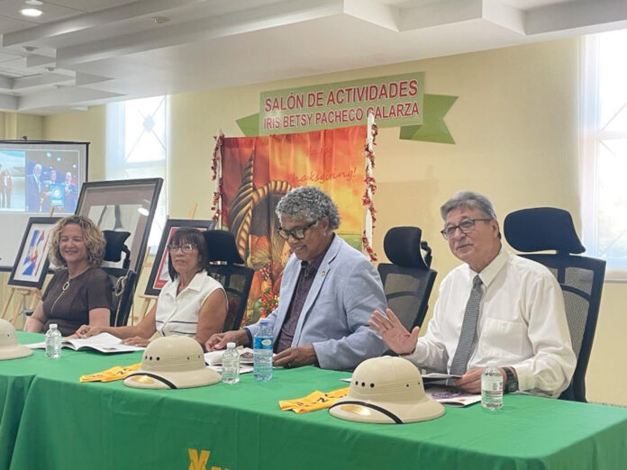 De izq. a derecha: Sara Rosario Vélez presidenta del COPUR, Profa. Lucía Flores Torres, Roberto Feliciano “Pancho Manay” y Luis Enrique “Kike” Ruiz Troche