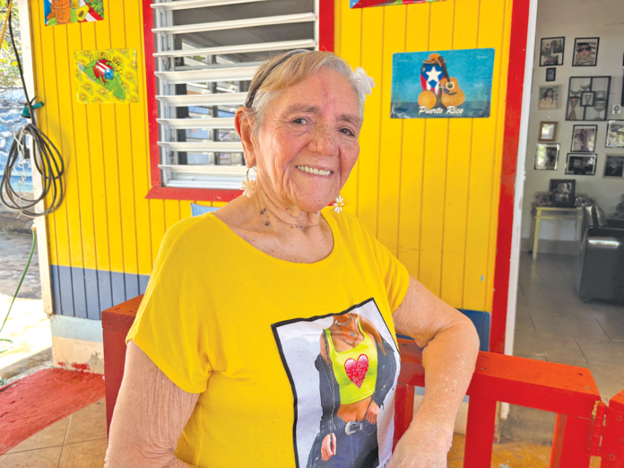Doña Ramona Cruz, de 78 años y paciente de cáncer, expresó que quiere vivir en paz y en felicidad junto a su familia y mascotas en el hogar donde nació y creció.