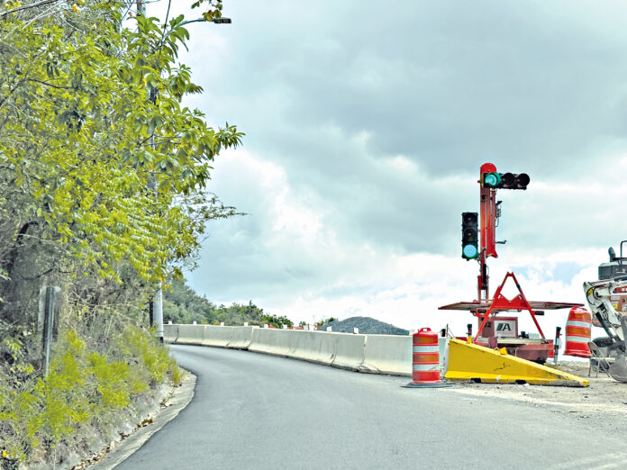 La carretera PR-349 conduce hacia el Hospital Bella Vista, hogares de ancianos, escuelas e iglesias.