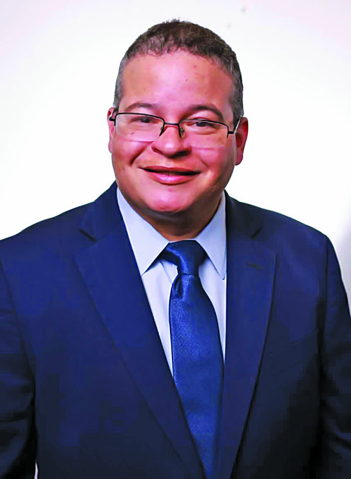 Secretario del Departamento de Salud, Víctor M. Ramos Otero