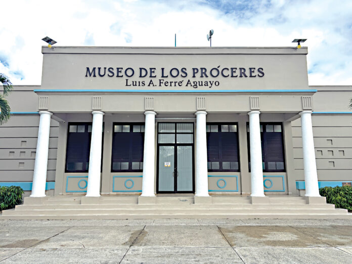 El museo sufrió daños a causa de los huracanes.