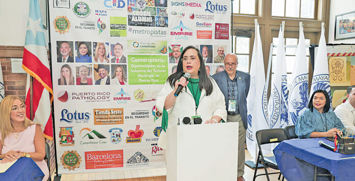 momentos de las conferencias del Conversatorio (Dra. Elba Torres-Matundan, presidenta de Puerto Rico Pathology)