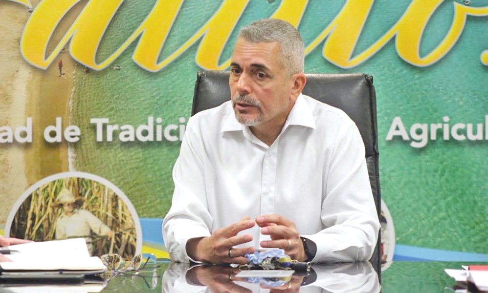 Alcalde de Hatillo, Carlos E. Román Román. 