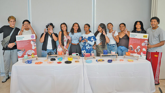 Jovenes participantes en la Exhibición Red de Albergues