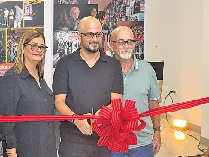Director del PRFF, Lester Rivé, junto a sus padres.